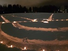 Varilan lumikentälle luotiin pesiskenttä tällä kertaa kynntilöiden voimin.