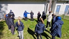 Avauspeliä analysoitiin merituulen suojassa. 