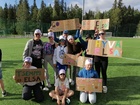 Joukkuekaverit olivat innokkaina kannustamassa Rlsaa. 