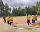 Ilmekin kertoo, että Kumurin E-tytöt ovat voittaneet Hyvinkään Tahkon. 