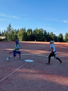 Räpsän lukkari Iida Peltoniemi piti otteillaan lyöjiä hereillä. Sairastauolta palannut Kumurin Airi Moisiomäki pääsi taas pelin makuun.