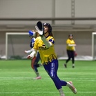 Kumurin tytöt saivat kokeilla pelaamaista huippuoloissa Raumalla. Esimerkiksi Helmi Yli-Houhala napsi palloja mallikkaasti räpyläänsä. Kuva: Kim Mäki