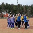 Kumurin D-tytöt saivat kunnian avata peliskauden Varilan kentällä. 