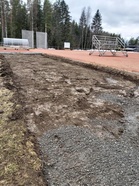 Varilan kentällä tehdään pohjatöitä siihen, että katsomotila laajenisi.