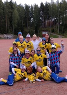 Voittajat iloitsevat.