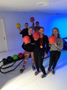 Välillä tytöt kävivät keilaamassakin Ellivuorella.