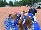 D-tyttöjen peli alkamassa