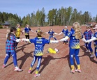 Kumurin E-tytöt saivat tuulettaa voitontanssin myötä kauden avaustaan, kun Pesäkarhut oli lyöty jaksoin 2-0. 