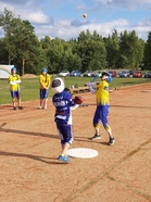 F-pojat saivat ensikosketuksen uuteen Varilan kenttään tänään Ylöjärven Pallon kanssa.